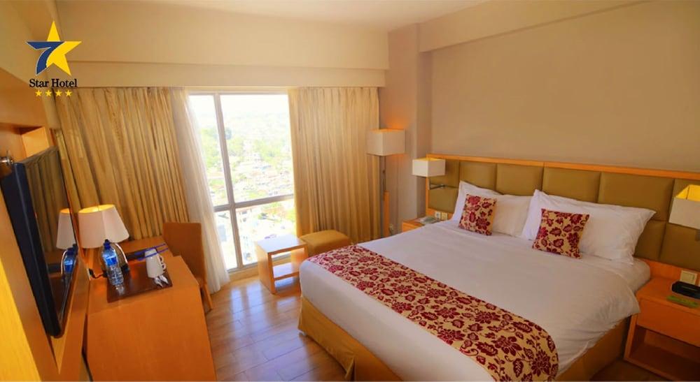 Star Hotel Σεμαράνγκ Εξωτερικό φωτογραφία